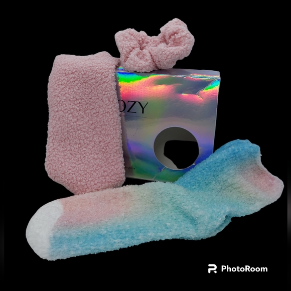 OH, So Cozy 3 Piece Set Headband, Socks, Scrunchie NIB - Picture 3 of 6